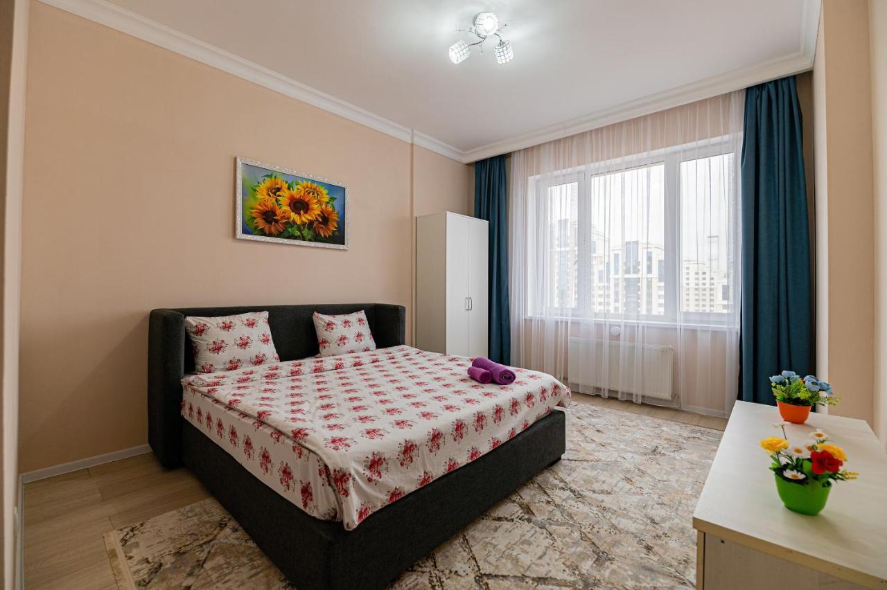 Шикарная Квартира На Против Сада Astana Exterior foto